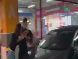 街上抓奸现场的!。。