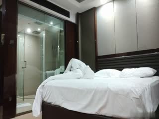 高价约操23岁极品尤物淫荡至极 射里面 嘴里一直喊给我我要!。