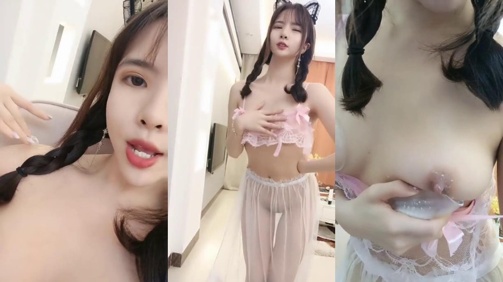 风骚的女闺蜜，全程露脸情趣诱惑，跟狼友互动撩骚听指挥，吸奶器里装跳蛋刺激奶头，道具抽插无毛骚穴好刺激。